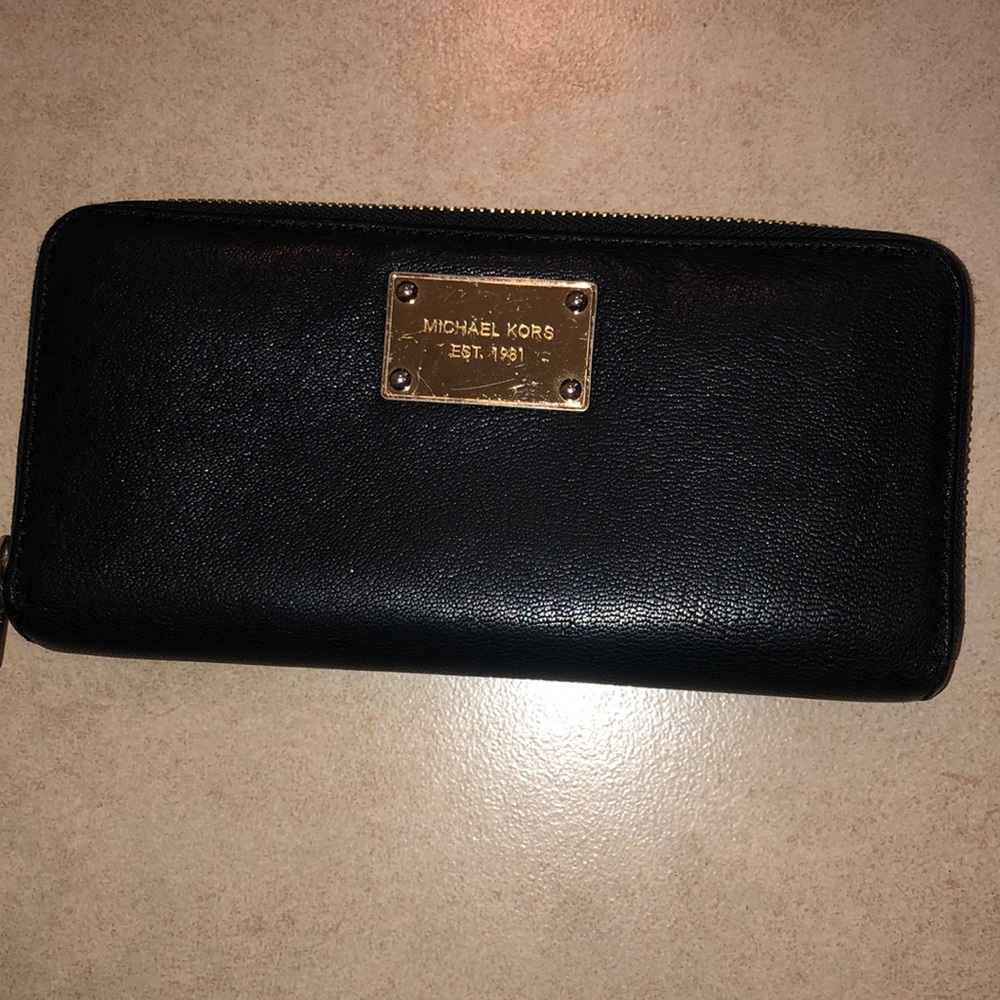 Black Michael kors wallet